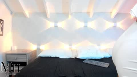 Snapshot of mizzhell_ chatting on November 17, 12:44 pm mizzhell_ online show from November 17, 12:44 pm