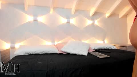 Snapshot of mizzhell_ chatting on November 23, 12:49 pm mizzhell_ online show from November 23, 12:49 pm