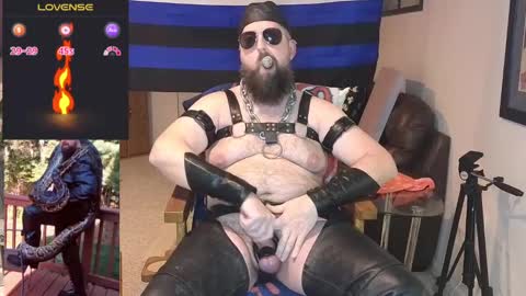 Snapshot of mmazsnake chatting on December 7, 12:30 am SMOKINsnakeEYEZ online show from December 7, 12:30 am