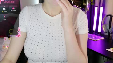 Snapshot of mmm_sweety_kitty chatting on February 19, 8:10 am mmm_sweety_kitty online show from February 19, 8:10 am