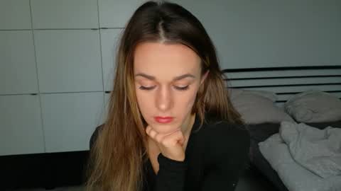 mmminnie online show from December 15, 1:15 pm