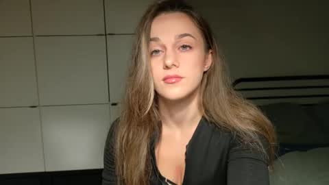 mmminnie online show from January 6, 4:43 pm