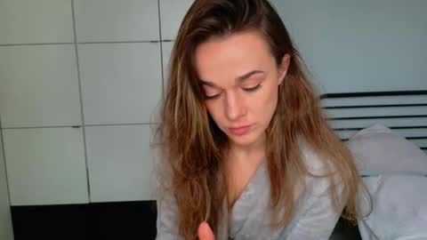 mmminnie online show from March 2, 1:29 pm