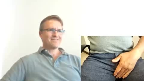 Snapshot of moe_001 chatting on January 10, 7:32 pm Moe online show from January 10, 7:32 pm