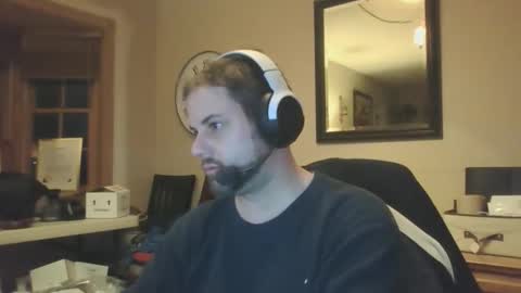 Snapshot of moeschoolnyc chatting on December 23, 6:00 am moeschoolnyc online show from December 23, 6:00 am