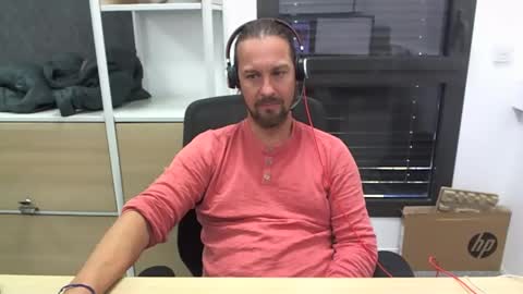 Snapshot of moi9876543210 chatting on October 17, 3:14 pm Julien online show from October 17, 3:14 pm