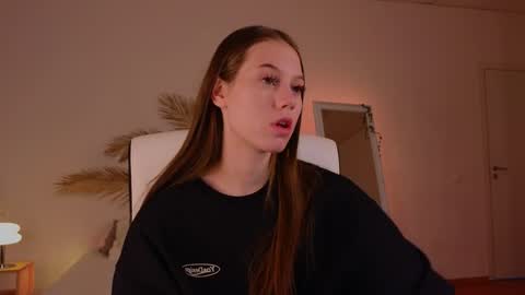 Molly online show from December 20, 9:50 pm