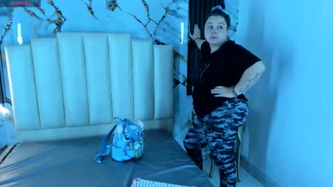 Hey Guys  Im Mollie online show from November 4, 12:15 pm