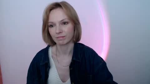 Snapshot of mollilove chatting on June 8, 8:15 am mollilove online show from June 8, 8:15 am