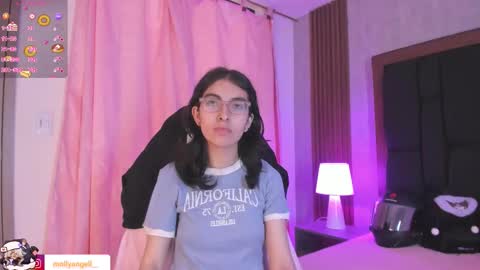 Molly online show from March 29, 2:39 pm