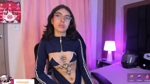 Molly online show from April 13, 3:39 pm