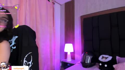 Molly online show from April 18, 7:58 pm