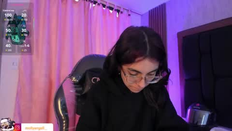 Snapshot of molly__a chatting on June 7, 2:54 pm Molly online show from June 7, 2:54 pm