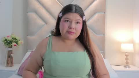 molly__evans_ online show from April 5, 7:33 pm