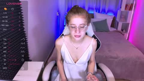 Molly Prvt is open online show from June 7, 12:26 am