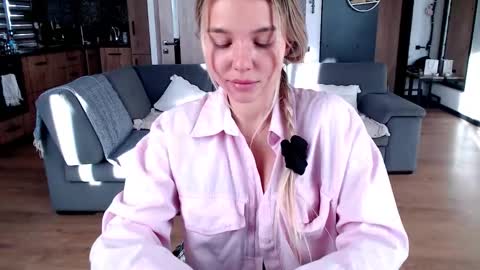 Molly online show from March 11, 1:17 pm