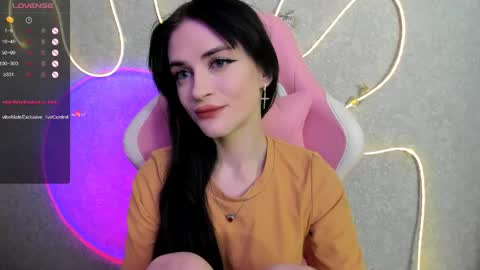 Snapshot of molly_crystall chatting on May 18, 4:07 am Molly - online show from May 18, 4:07 am