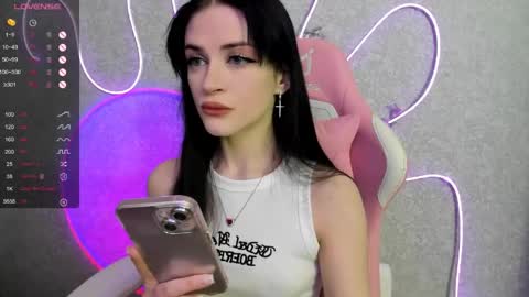 Snapshot of molly_crystall chatting on May 22, 3:02 am Molly - online show from May 22, 3:02 am