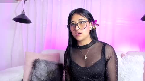 molly_hils789 online show from May 12, 7:44 pm