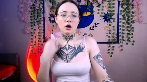 molly_kisss online show from April 18, 6:28 am