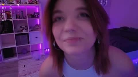 Snapshot of molly_mee chatting on December 16, 7:13 am Molly online show from December 16, 7:13 am