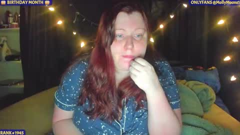 Snapshot of molly_moons chatting on December 18, 9:32 pm molly_moons online show from December 18, 9:32 pm