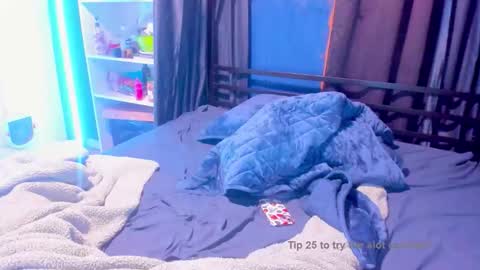 Snapshot of molly_moons chatting on February 1, 3:10 pm molly_moons online show from February 1, 3:10 pm