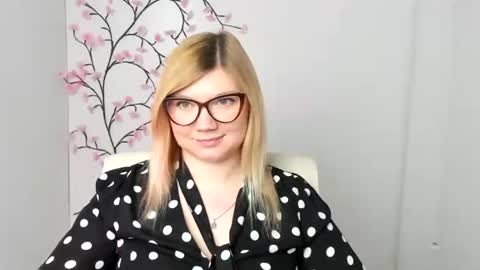 Molly online show from February 5, 3:16 pm