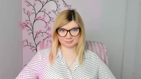 Molly online show from February 16, 12:45 pm