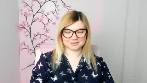 Molly online show from March 20, 12:32 pm