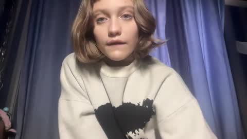 molly_poly online show from November 12, 12:27 pm