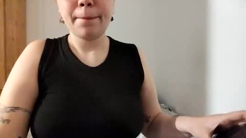 Snapshot of molly_popp chatting on October 21, 11:27 pm Molly Pop online show from October 21, 11:27 pm