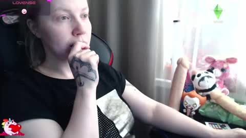 Snapshot of molly_royse chatting on June 11, 8:01 am I have new photos come and see with love Molly online show from June 11, 8:01 am