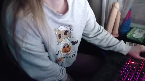 Snapshot of molly_royse chatting on June 29, 4:08 am I have new photos come and see with love Molly online show from June 29, 4:08 am