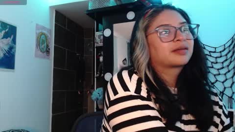 Snapshot of molly_shake chatting on October 1, 7:03 am Molly online show from October 1, 7:03 am