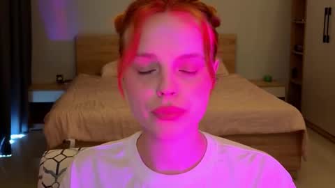 Molly online show from March 25, 7:03 am