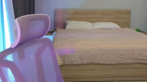 Molly online show from April 15, 7:15 am