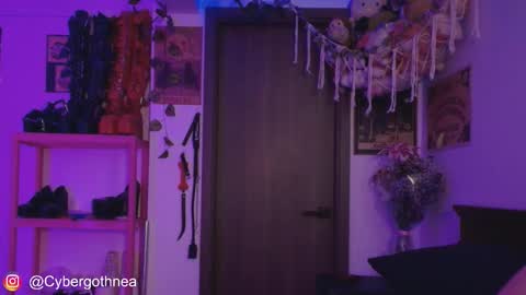 mollycrystalll online show from March 24, 7:02 am