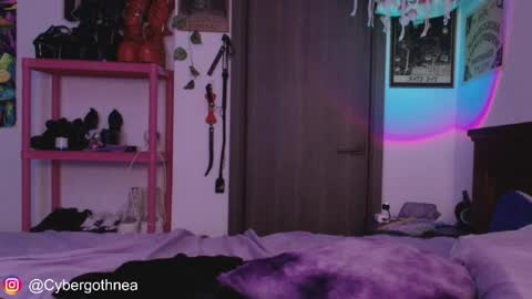 mollycrystalll online show from April 15, 7:59 am