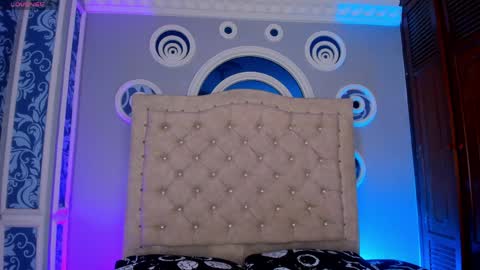 MollyDoll online show from April 17, 11:24 am