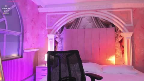 Snapshot of mollydoll_amour chatting on June 2, 12:07 pm MollyDoll online show from June 2, 12:07 pm