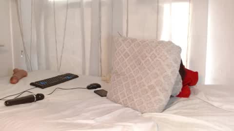  MOLLY  GUNSG online show from January 12, 9:40 pm