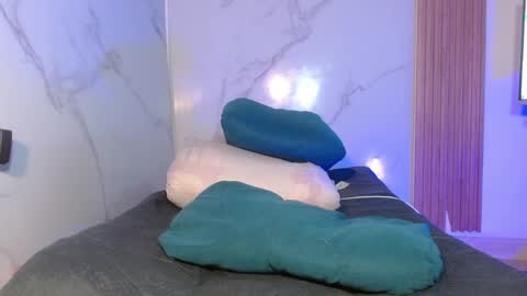  MOLLY  GUNSG online show from April 8, 6:41 pm