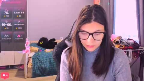  KIRA  online show from February 4, 2:39 am