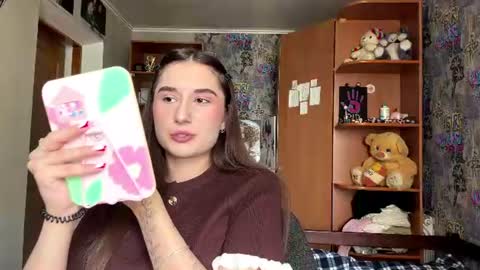 Snapshot of mollyqueen18 chatting on July 10, 9:45 am Molly online show from July 10, 9:45 am