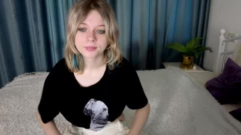 mollysally online show from April 13, 3:01 am