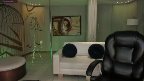 Molly Sunders online show from April 17, 8:45 pm