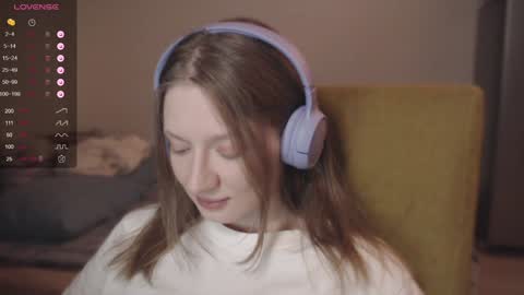 Snapshot of mollytucker chatting on December 19, 1:51 pm mollytucker online show from December 19, 1:51 pm