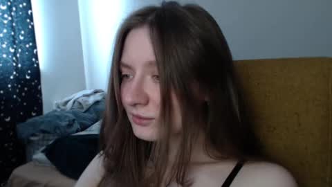 Snapshot of mollytucker chatting on March 2, 9:21 am mollytucker online show from March 2, 9:21 am