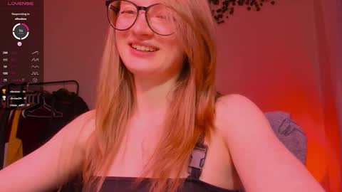 Snapshot of mollytucker chatting on October 28, 3:25 pm mollytucker online show from October 28, 3:25 pm